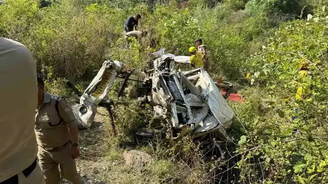चंबा-कोटीकॉलोनी मार्ग पर दर्दनाक हादसा, 8 लोगों की मौत