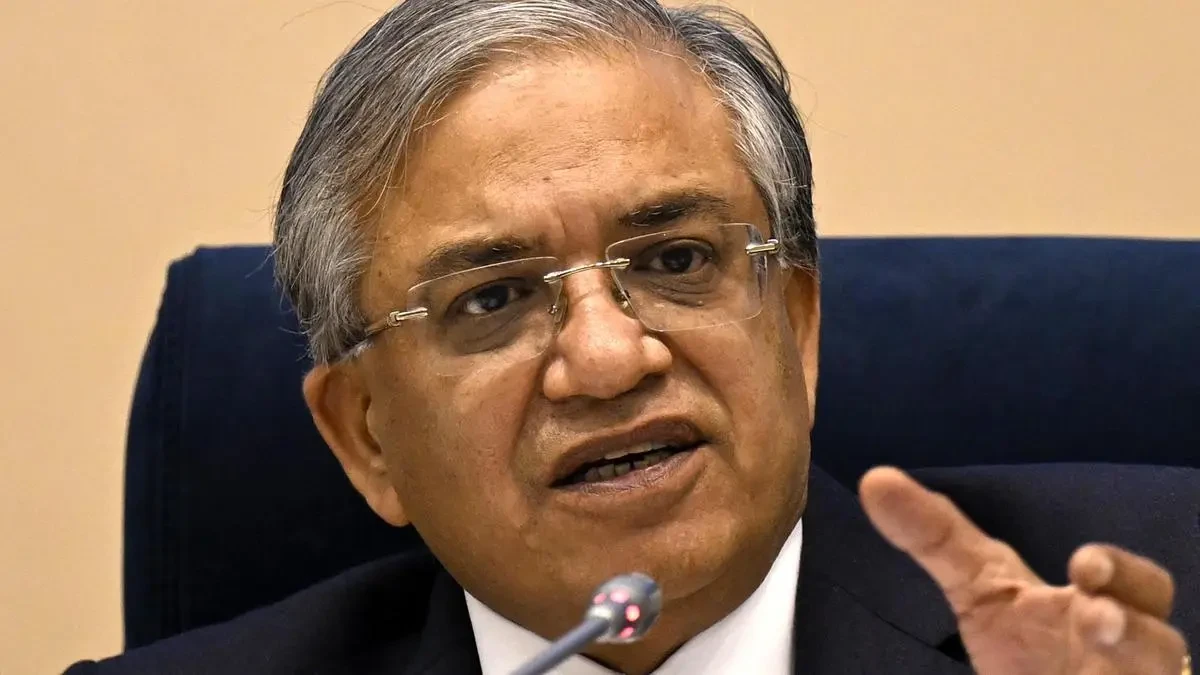 CEC ज्ञानेश कुमार के खिलाफ महाभियोग की मांग, 73 विपक्षी सांसदों ने सौंपा नोटिस