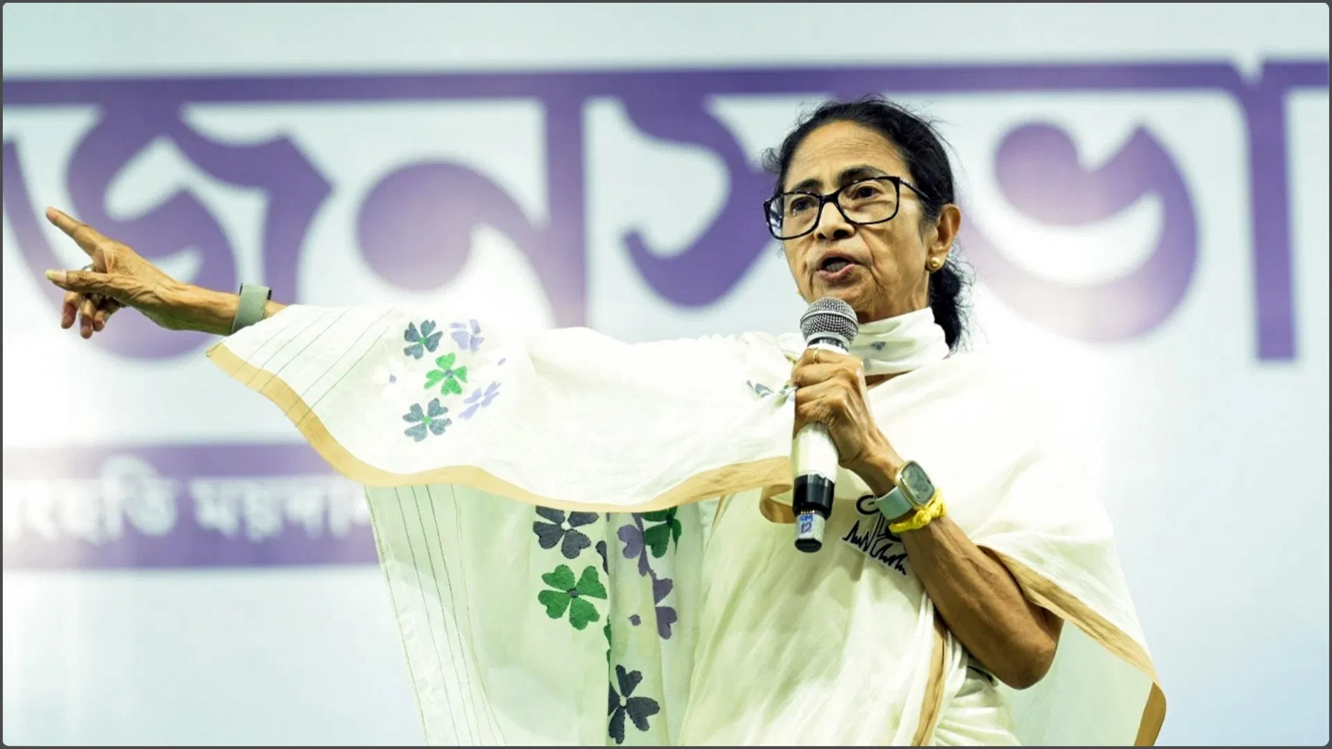 यमुना प्रदूषित, इसलिए मोदी वहां नाव नहीं चला सकते: पीएम की बोट राइड पर ममता का तंज