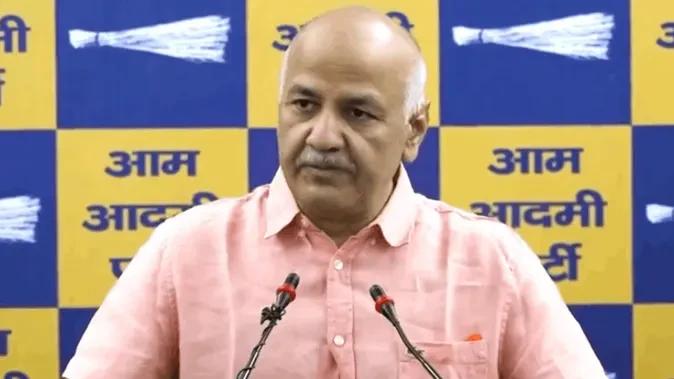 केजरीवाल के बाद मनीष सिसोदिया ने भी आबकारी नीति मामले से खुद को किया अलग