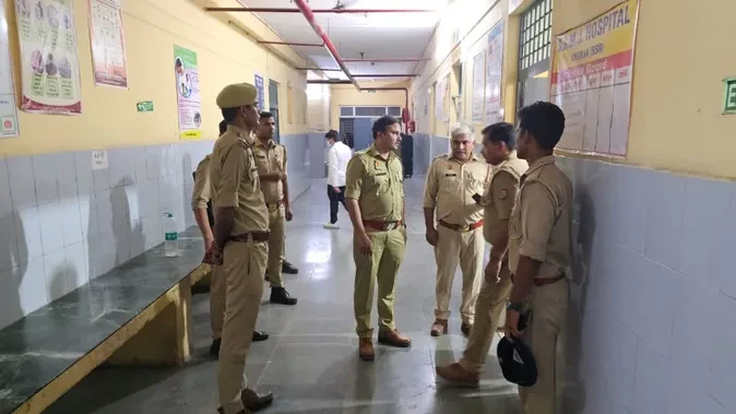 बुलंदशहर ट्रिपल मर्डर केस: मुठभेड़ में दो इनामी बदमाश घायल