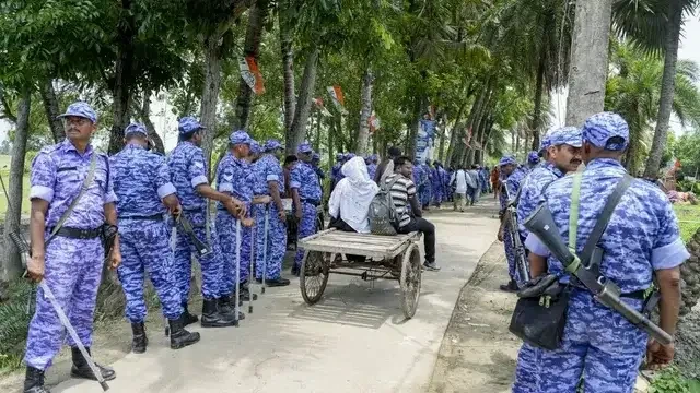 पश्चिम बंगाल: 15 बूथों पर पुनर्मतदान के बीच बवाल, टीएमसी नेताओं पर धमकी देने के आरोप