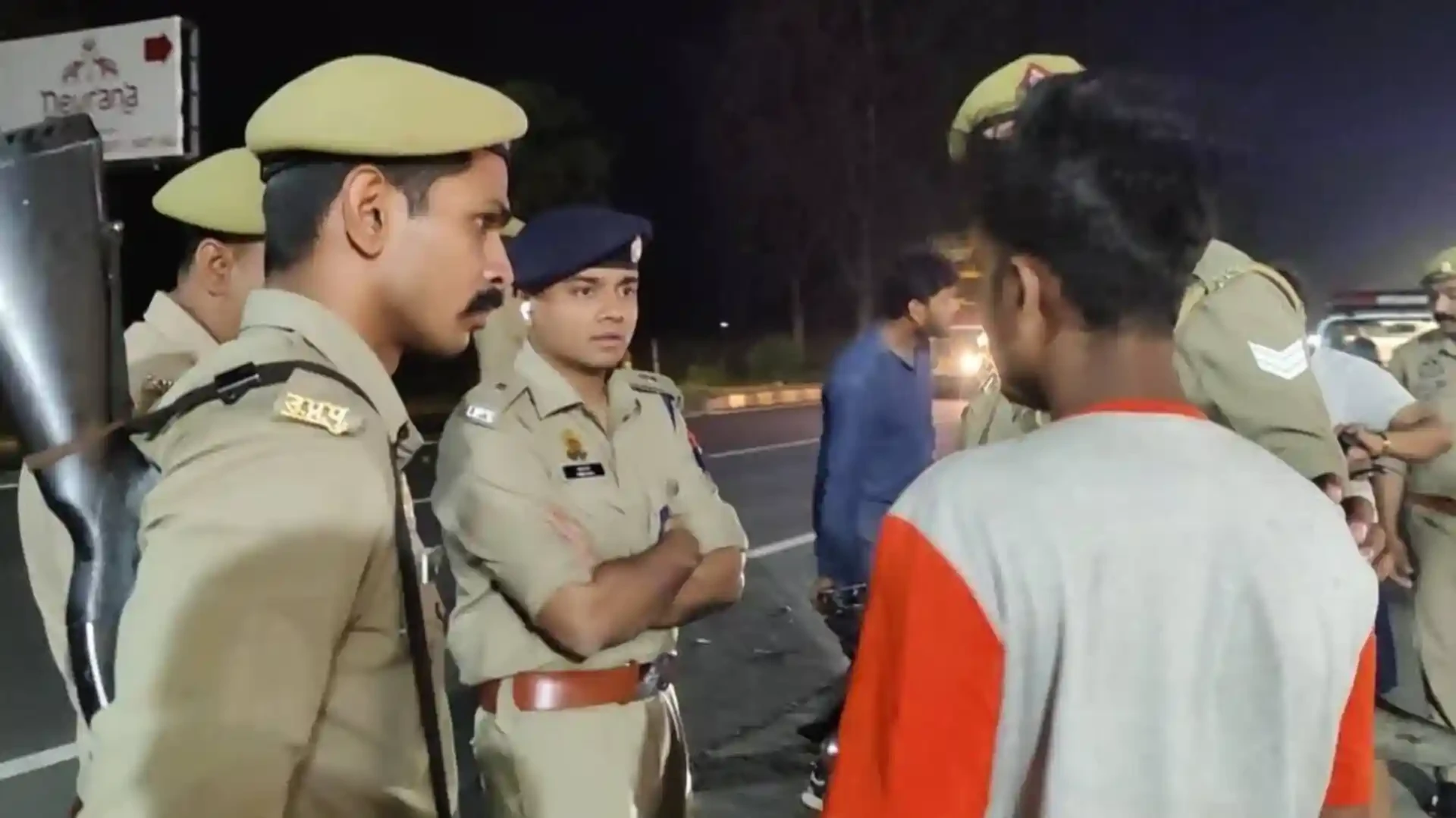 मुजफ्फरनगर: हादसे में घायलों के लिए फरिश्ता बने एसपी सिटी, स्कॉर्ट वाहन से पहुंचाया अस्पताल