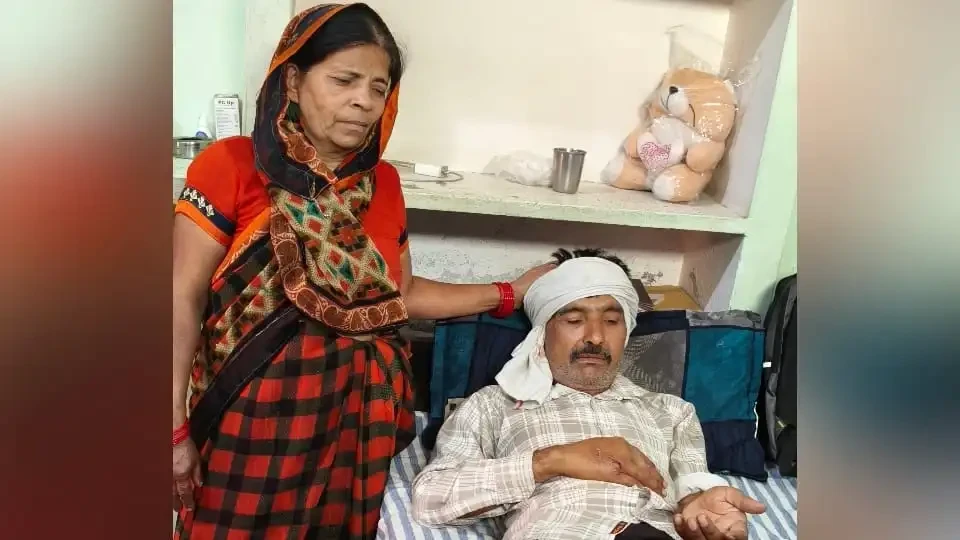 बागपत: गीदड़ों के झुंड ने किसानों पर किया हमला, एक के पैर से मांस उखड़ा