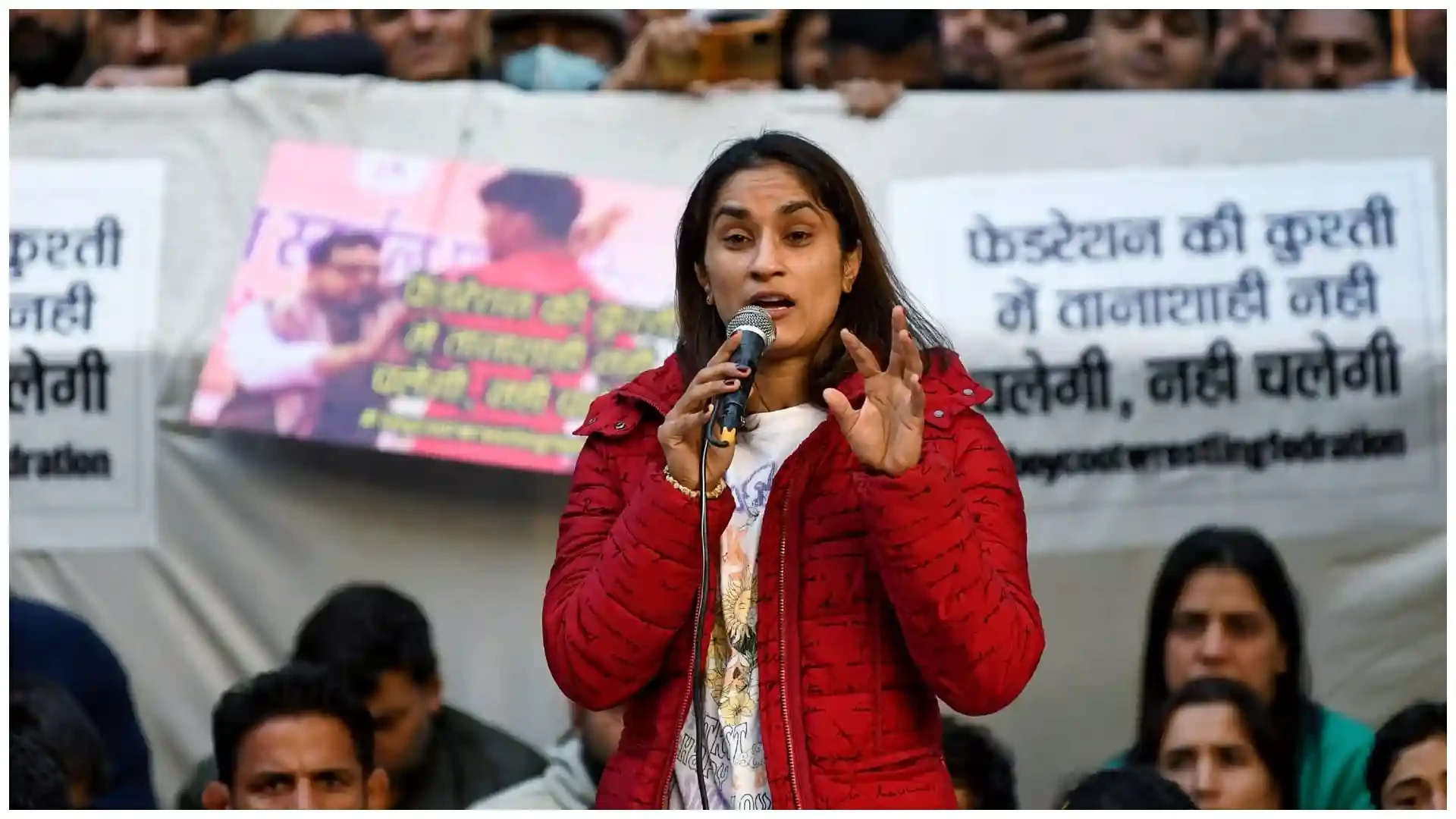 कुश्ती विवाद: WFI ने विनेश को सुरक्षा का भरोसा दिया, स्थल बदलने से इनकार