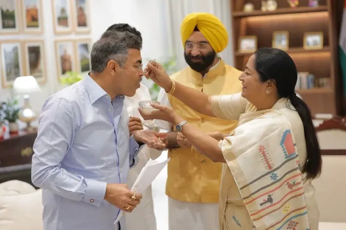 भाजपा की बढ़त के बीच रेखा गुप्ता का बयान, बोलीं- देश में भगवा लहर जारी