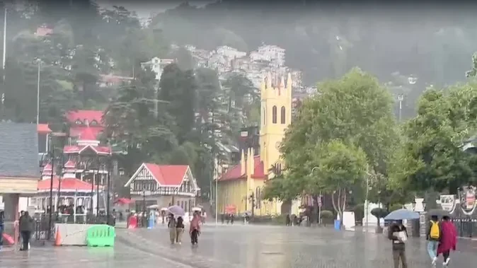 हिमाचल में बिगड़ा मौसम, कई जिलों में बारिश और ओलावृष्टि