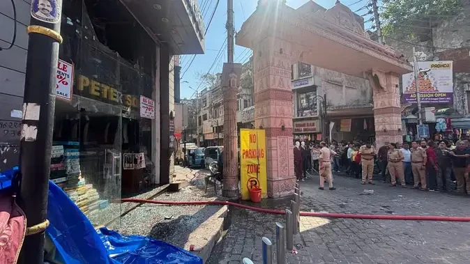 जम्मू: सिटी चौक में कपड़े की दुकान में लगी आग, मचा हड़कंप