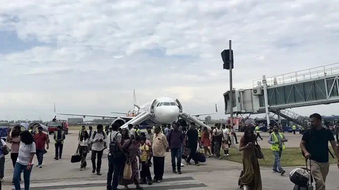 इंडिगो फ्लाइट में पावर बैंक फटा, लैंडिंग के बाद मची अफरातफरी