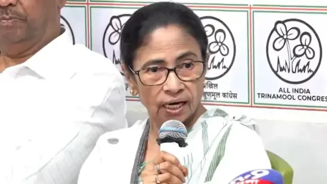 सीएम पद से इस्तीफा न देने पर अड़ीं ममता, जेठमलानी बोले- होनी चाहिए कार्रवाई