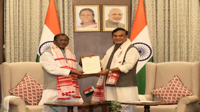 असम में नई सरकार गठन की प्रक्रिया शुरू, हिमंत बिस्वा सरमा ने सौंपा इस्तीफा