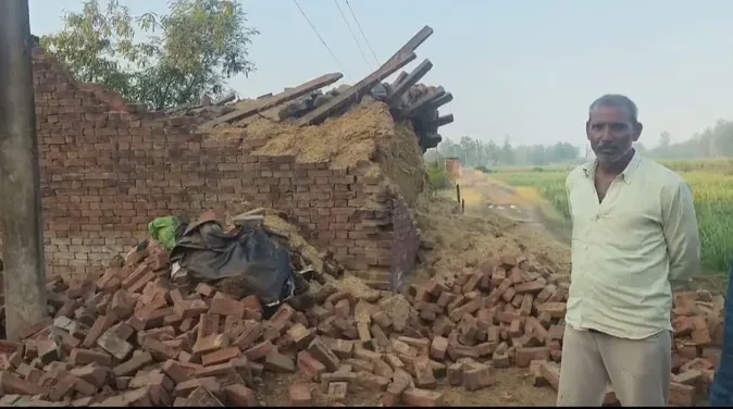 सहारनपुर: बड़गांव में आफत की रात; बिजली गिरने से मकान ढहा, चार घायल