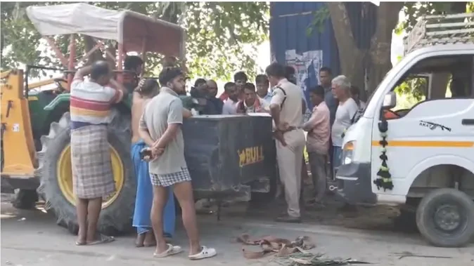 बलिया में भीषण सड़क हादसा, ट्रक ने मैजिक सवारों को रौंदा, 4 की मौत