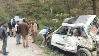 अल्मोड़ा में दर्दनाक हादसा: खाई में गिरी कार, तीन की मौत