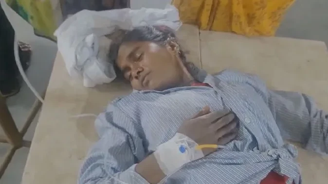 काली नदी किनारे मगरमच्छ का हमला, चाची की बहादुरी से बची युवती की जान