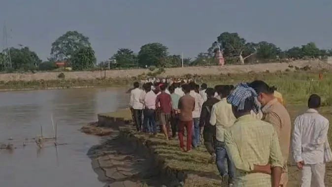 शादी समारोह के बीच राप्ती नदी में डूबे पांच युवक, दो की तलाश जारी