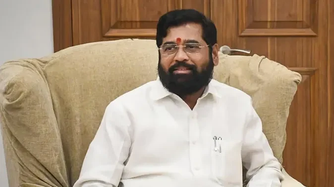 खराब मौसम के चलते एकनाथ शिंदे का हेलीकॉप्टर बीच रास्ते से लौटा, बड़ा हादसा टला