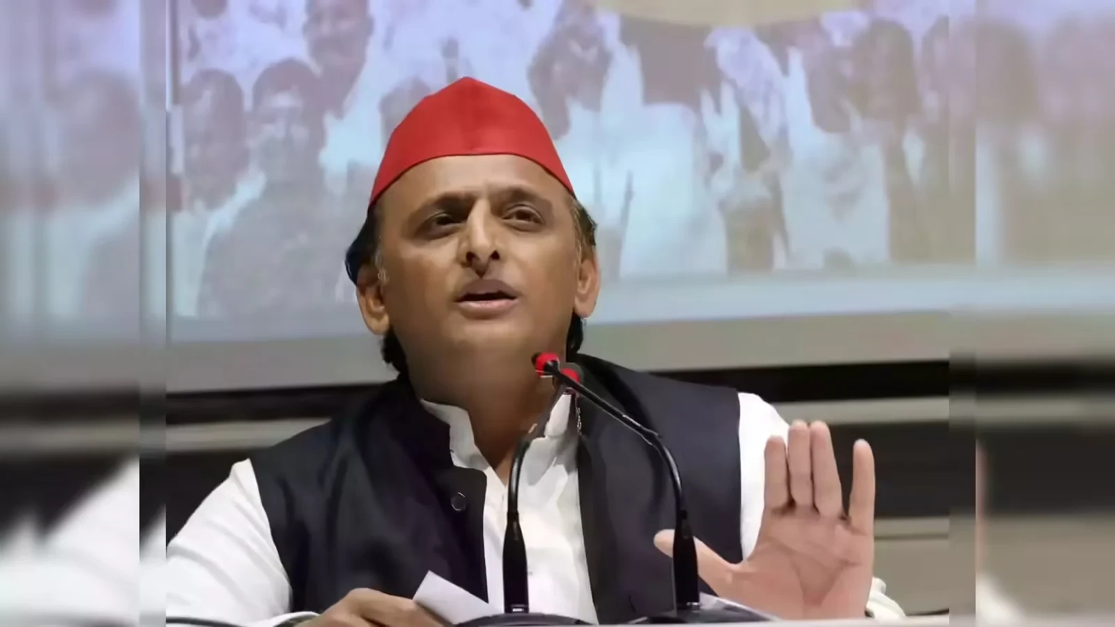 अखिलेश यादव का केंद्र पर हमला, बोले– देश को बचाने की है अब असली लड़ाई