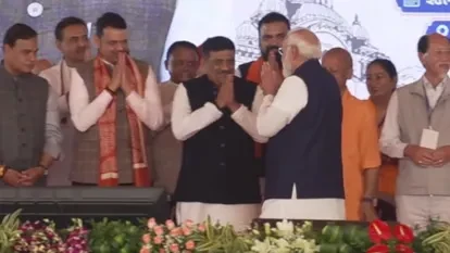 शुभेंदु के शपथ ग्रहण में भाजपा का शक्ति प्रदर्शन, मंच पर जुटे दिग्गज नेता