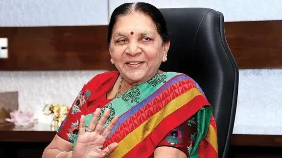 राज्यपाल आनंदीबेन पटेल ने रायबरेली रेल कोच फैक्टरी का किया औचक निरीक्षण