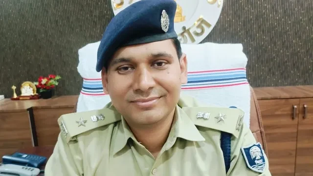 किशनगंज एसपी का सख्त एक्शन, 12 पुलिसकर्मी निलंबित, 38 का वेतन रोका