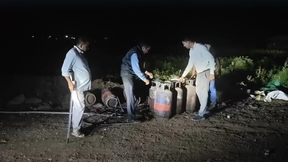 छत्तीसगढ़: एलपीजी गैस चोरी में बड़ा खुलासा, खाद्य अधिकारी समेत तीन गिरफ्तार