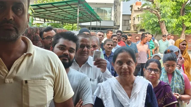 सोनीपत में नगर निगम चुनाव के लिए मतदान जारी, नेताओं ने भी डाला वोट