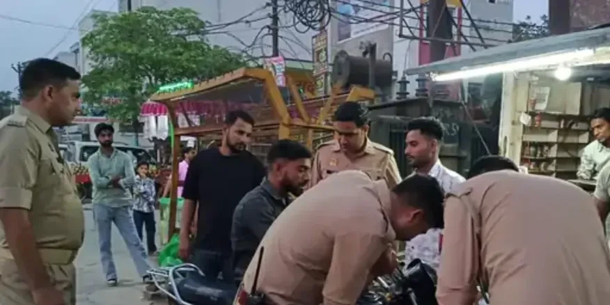 मुजफ्फरनगर: शिव चौक पर पुलिस का सख्त चेकिंग अभियान, 15 बाइको के कटे चालान