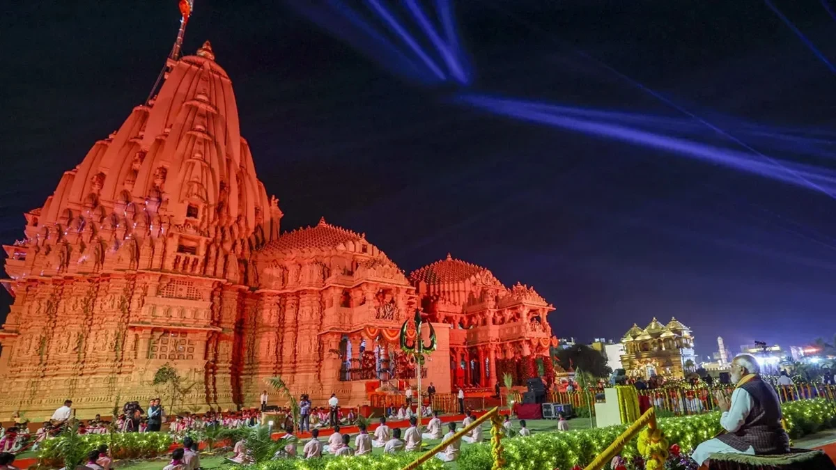 सोमनाथ मंदिर की 75वीं वर्षगांठ पर दिखेगा सूर्य किरण टीम का रोमांचक एयर शो