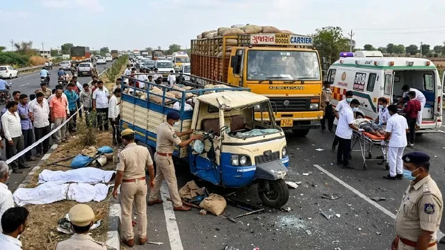 गुजरात के आणंद में भीषण सड़क हादसा, 4 की मौत और 5 घायल