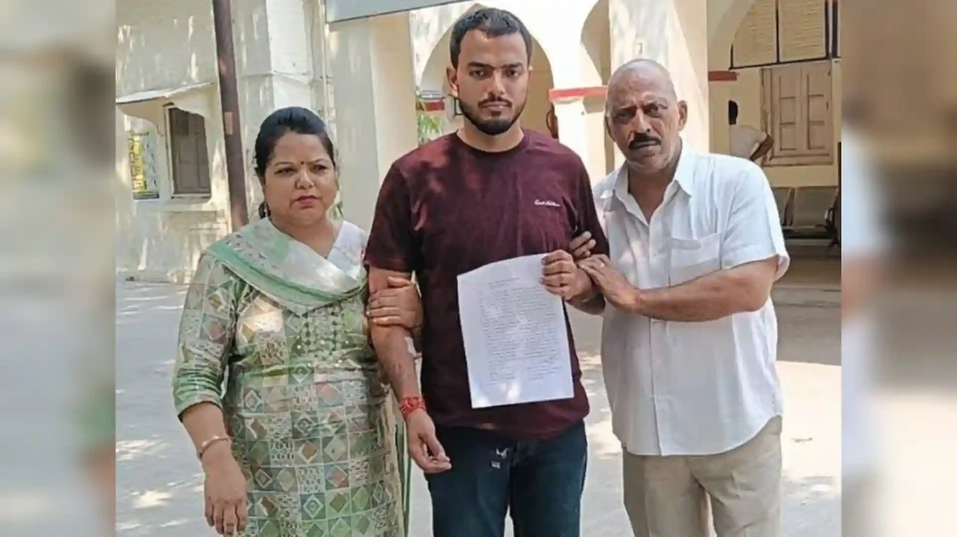 मुजफ्फरनगर: पत्नी से परेशान युवक पहुंचा SSP ऑफिस, कार्रवाई की मांग