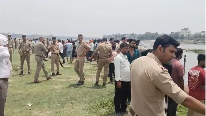 आगरा में बड़ा हादसा: यमुना में डूबे पांच किशोर, तीन गंभीर