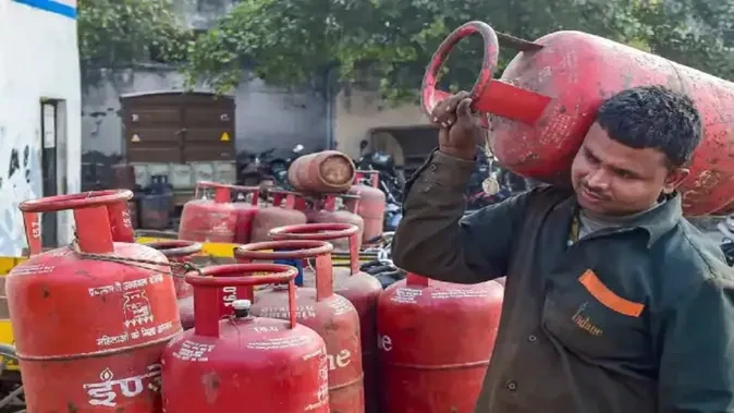 गाजियाबाद: मोबाइल नंबर अपडेट न होने से गैस आपूर्ति बाधित, उपभोक्ता परेशान