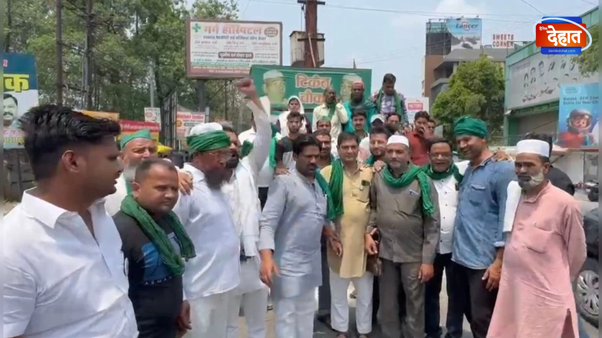 मुजफ्फरनगर: टिकैत चौक पर भाकियू का प्रदर्शन, मूर्ति स्थापना की मांग