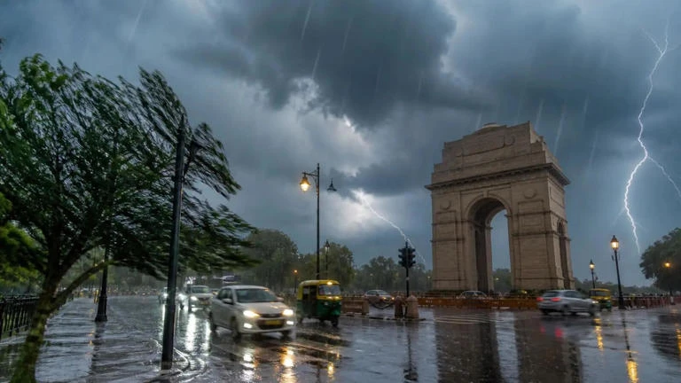 दिल्ली में मौसम विभाग का अनुमान फिर फेल, उमस और गर्मी ने बढ़ाई परेशानी