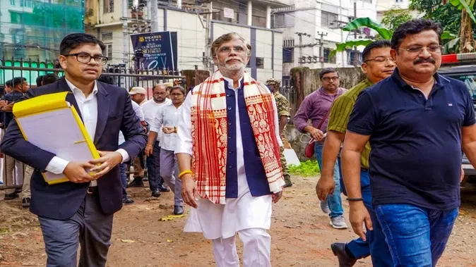 असम क्राइम ब्रांच के सामने पेश हुए पवन खेड़ा, हुई पूछताछ