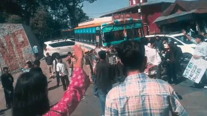 शिमला: नीट यूजी 2026 पेपर लीक विवाद पर एसएफआई का प्रदर्शन, एनटीए पर उठाए सवाल