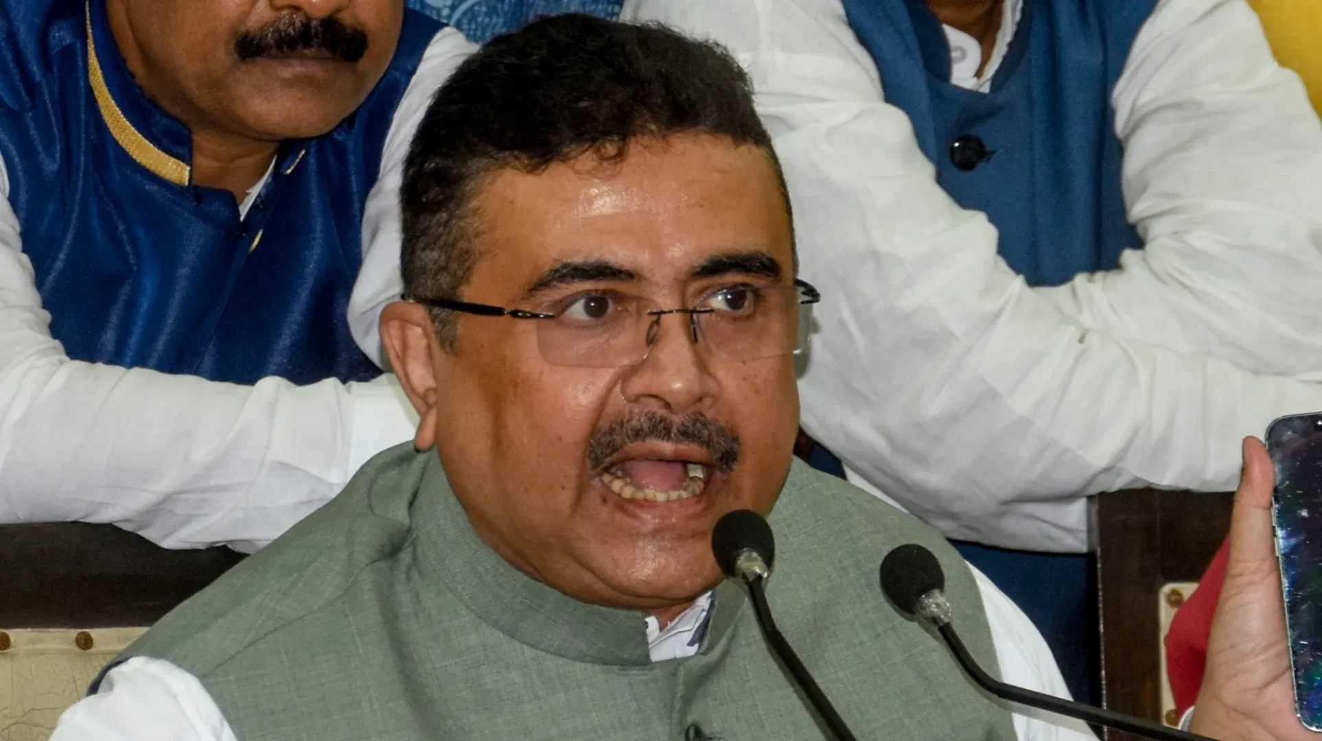 पश्चिम बंगाल: अवैध फैक्टरियों पर सख्ती, सीएम ने बिजली-पानी काटने के दिए आदेश