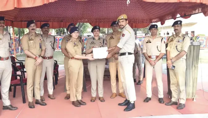 कठुआ में आतंकवाद विरोधी अभियान के 70 पुलिसकर्मी सम्मानित