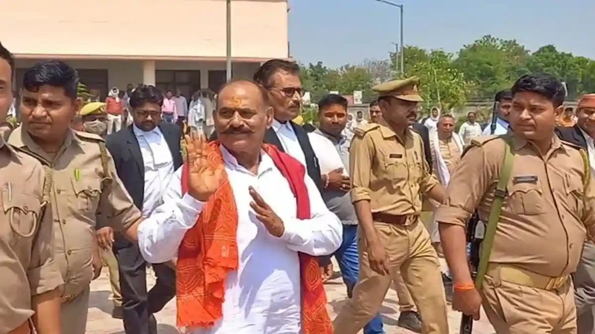 यूपी: 46 साल पुराने हत्या के मामले में पूर्व विधायक विजय मिश्रा समेत चार को उम्रकैद