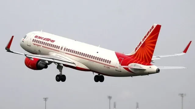 खराब मौसम से हवाई सेवाएं प्रभावित, लखनऊ डायवर्ट हुई कई उड़ानें