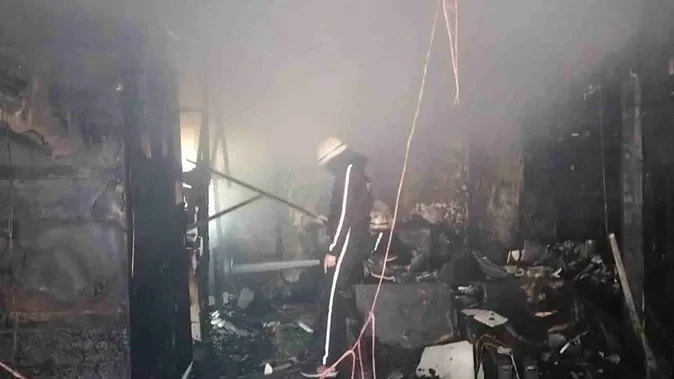 देहरादून: चंद्रबनी चौक के पास सैलून में अचानक लगी आग, मचा हड़कंप