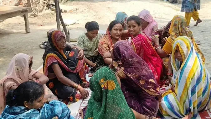 अमेठी सड़क हादसा: तीन दोस्तों की मौत से तीन गांवों में मातम