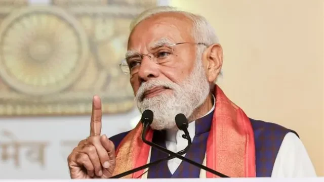 विदेश यात्रा पर टैक्स लगाने की खबरें झूठी, पीएम मोदी ने किया खंडन