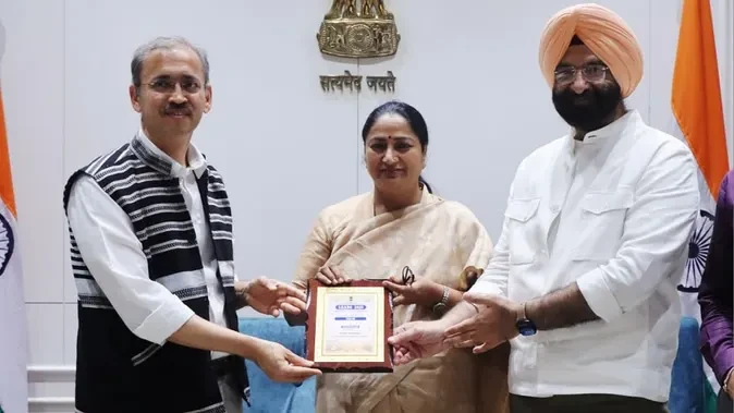 दिल्ली बनी देश का सबसे बड़ा लॉजिस्टिक्स हब, ‘एक्सेम्प्लर’ कैटेगरी में मिली टॉप रैंक