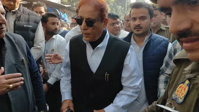 डीएम पर कथित टिप्पणी मामले में आजम खान को 2 साल की सजा