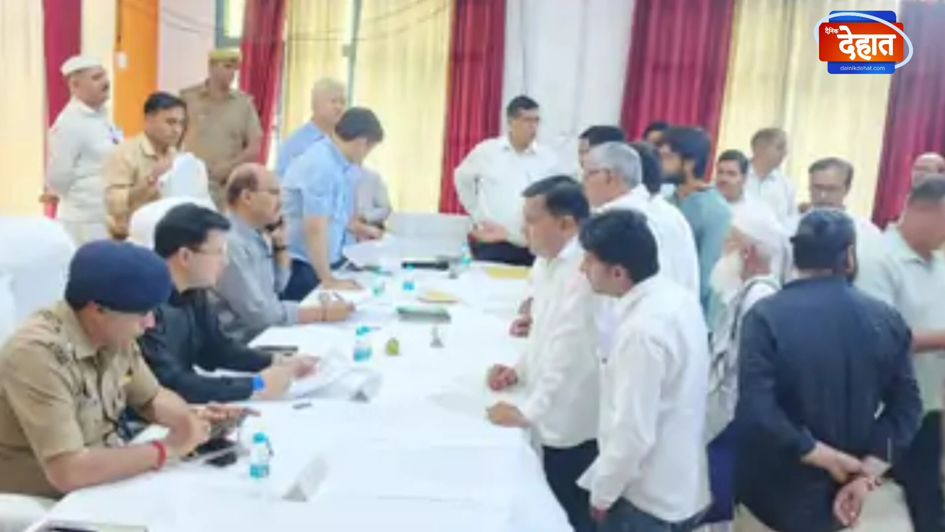 मुजफ्फरनगर: समाधान दिवस में कमिश्नर सख्त, लंबित मामलों पर दिए कार्रवाई के आदेश