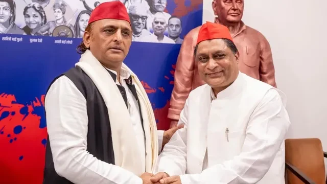 बसपा नेता हाजी जियाउद्दीन अंसारी सपा में शामिल, अखिलेश यादव ने दिलाई सदस्यता