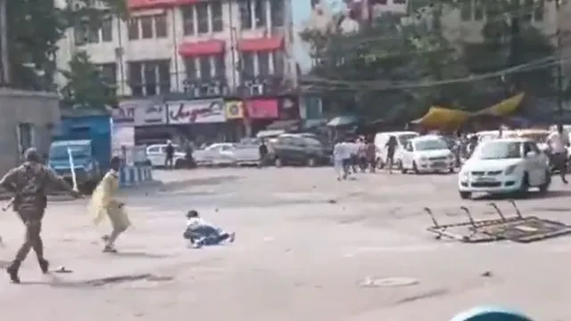 कोलकाता: अतिक्रमण हटाने के विरोध में भड़की हिंसा, वाहनों में तोड़फोड़; कई घायल