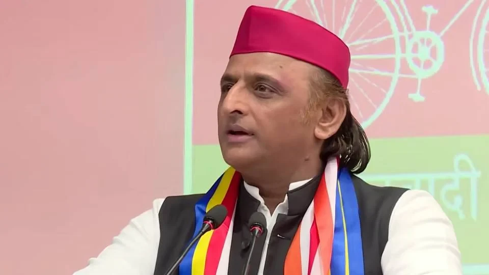 राजकुमार भाटी मामले पर अखिलेश ने तोड़ी चुप्पी, कहा- भाषा पर संयम बरतें कार्यकर्ता